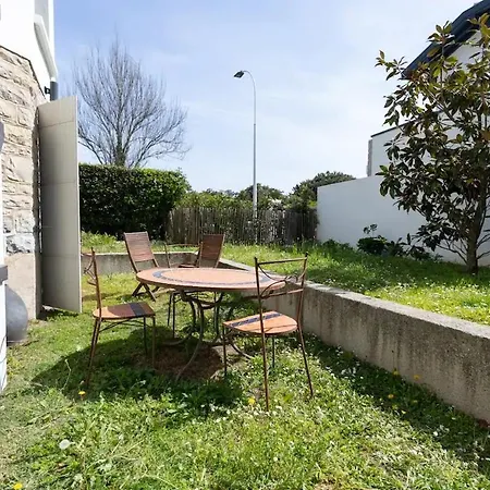 Nouveau, Tres Bel Avec Jardin アパート ビアリッツ