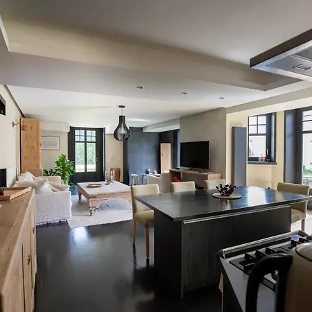 Nouveau, Tres Bel Avec Jardin Lejlighed